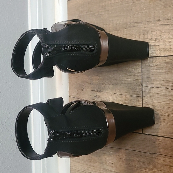 NWOT Michael Antonio Black and Metalic Platform 5" wedges. Never worn. - Picture 3 of 7